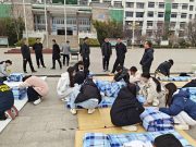 劳动育新苗 “被”感幸福—滕州职教中心开展“劳动教育课叠被子”实践活动