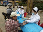 滕州市中等职业教育中心学校护理专业部开展学雷锋进社区义诊活动