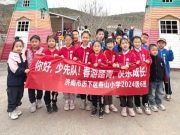 燕山小学一年级六班：植树踏青 快乐成长