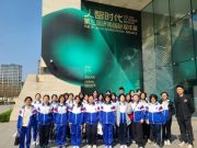 济南一中学子到双年展参观学习