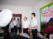 青岛科技大学党委书记杨天梅赴蒙阴县岱崮镇看望第一书记