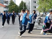 筑牢生命安全防线——滕州市中等职业教育中心学校成功举行防震减灾应急疏散演练